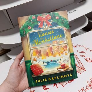 Slovenská kráska i s ořízkou 🥰 Jeden z nejhezčích vánočních příběhů, který jsem za posledních pár let četla. Julie Caplin...